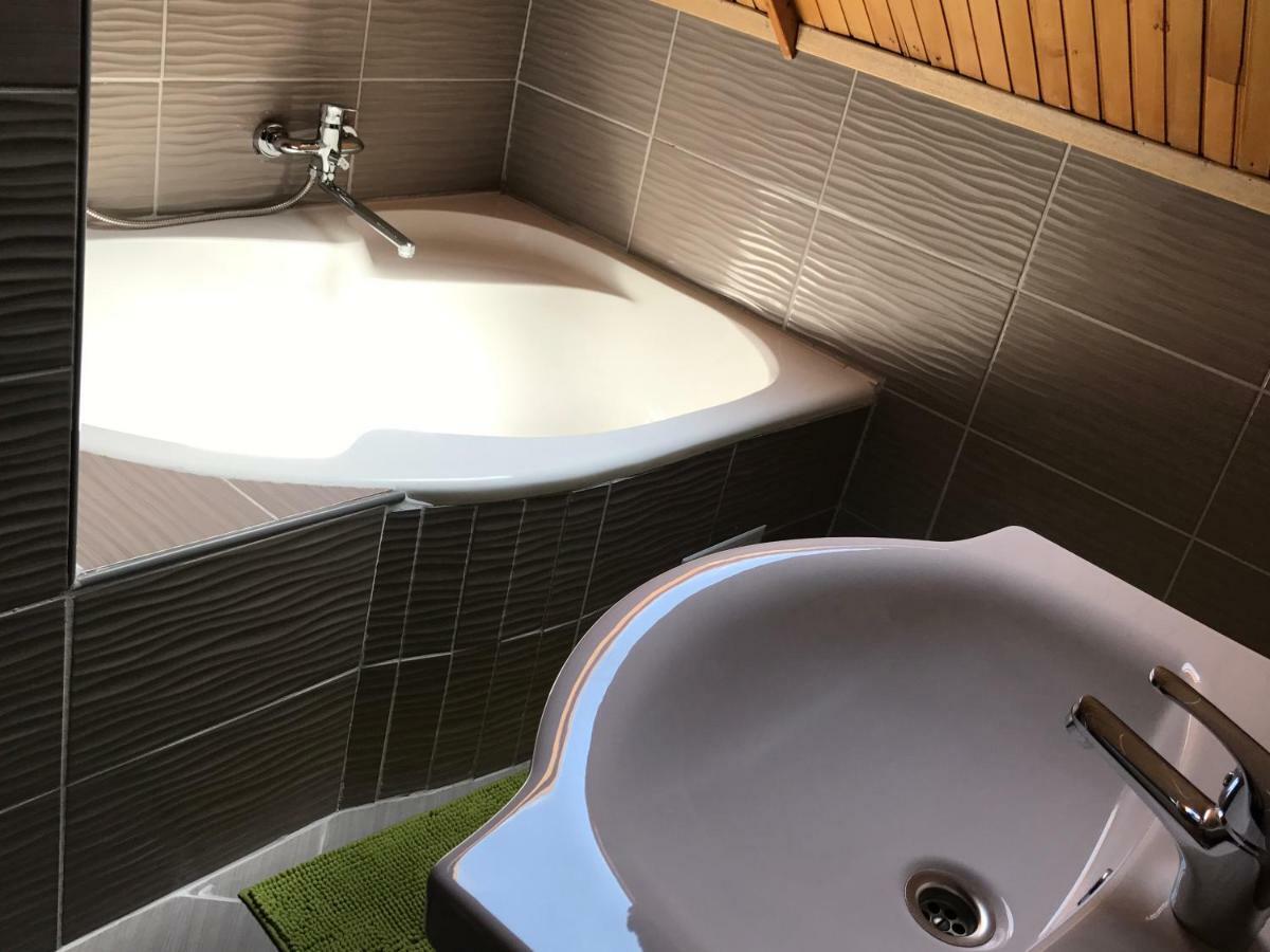 Rozsavoelgy Apartman บาลาตอนแลลเล ภายนอก รูปภาพ