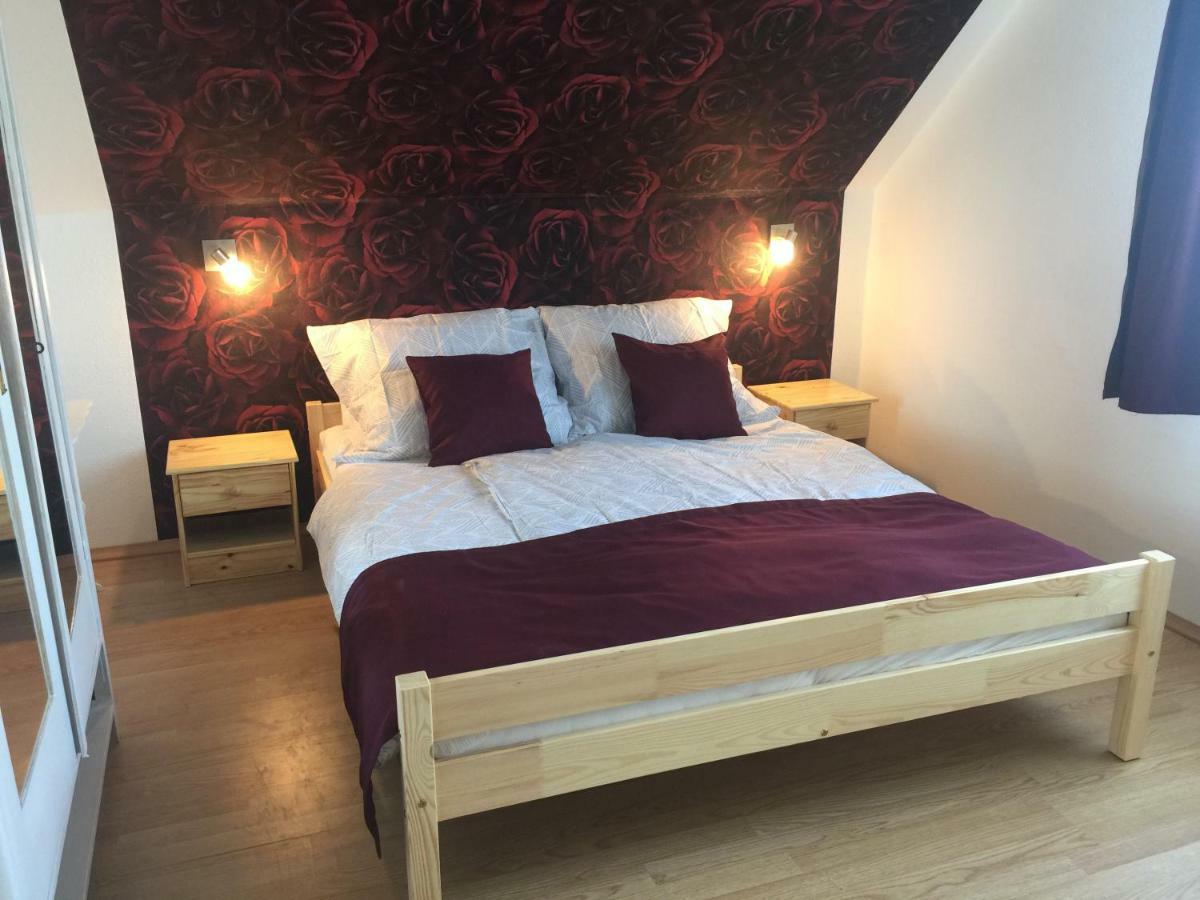 Rozsavoelgy Apartman บาลาตอนแลลเล ภายนอก รูปภาพ